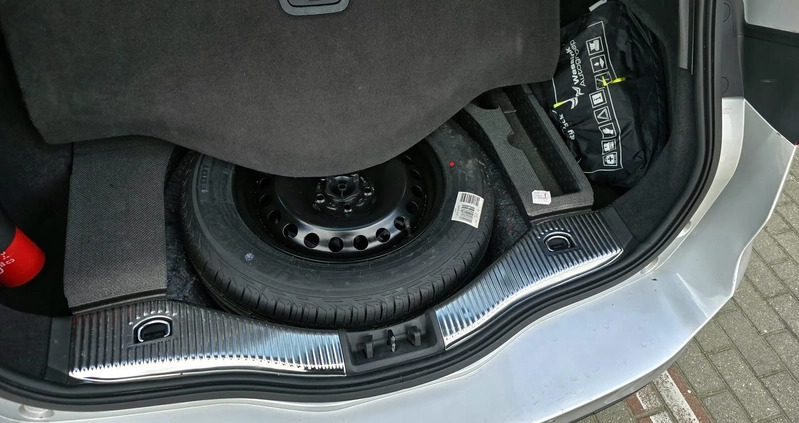 Ford Mondeo cena 59900 przebieg: 200200, rok produkcji 2019 z Iława małe 379